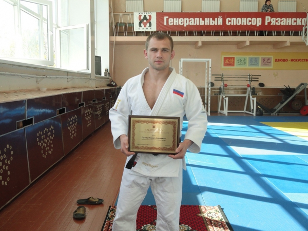 Вручение свидетельства Пуляеву Михаилу о занесении на доску Почета Рязанской области